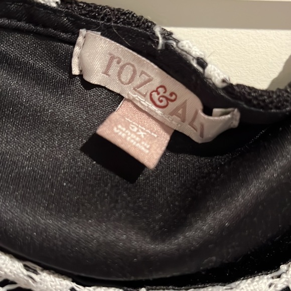 🌸 Roz & Ali black white lace top. Size 3X. - Picture 4 of 6